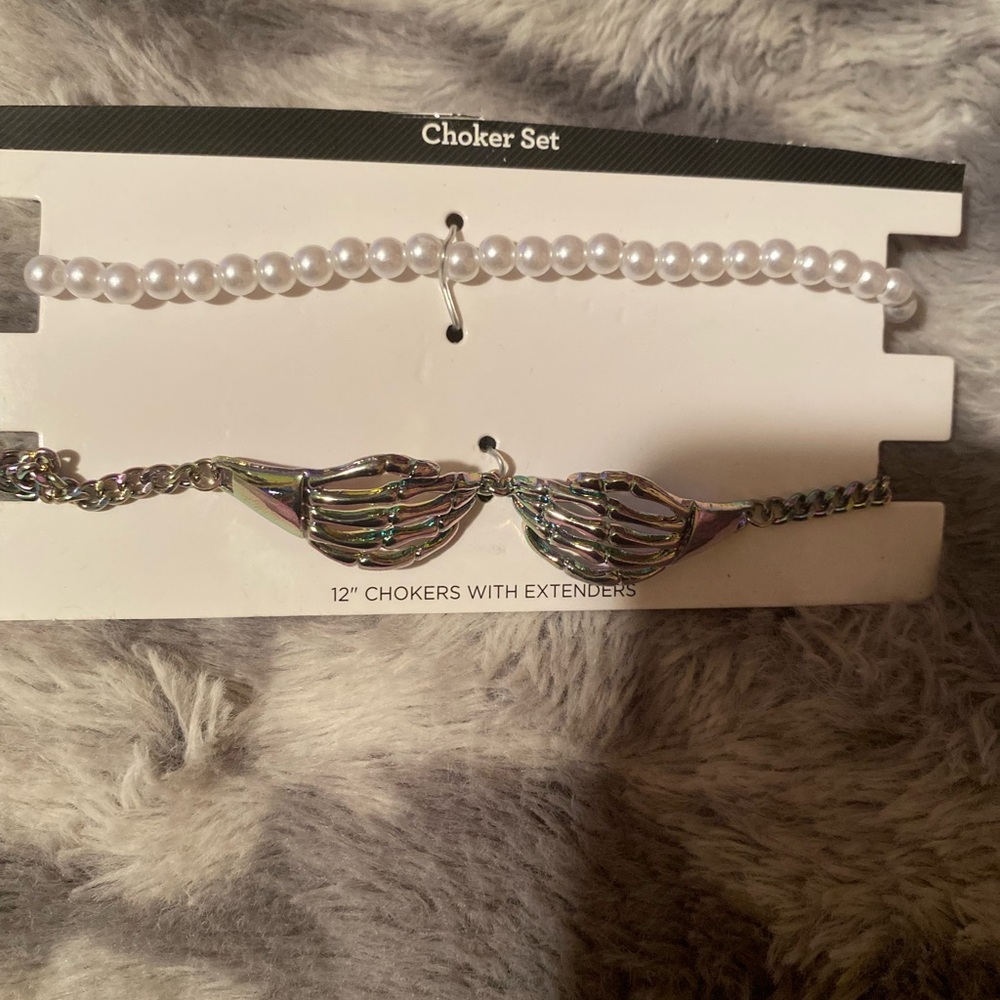 Beautiful pear and silver choker set. - Picture 3 of 3